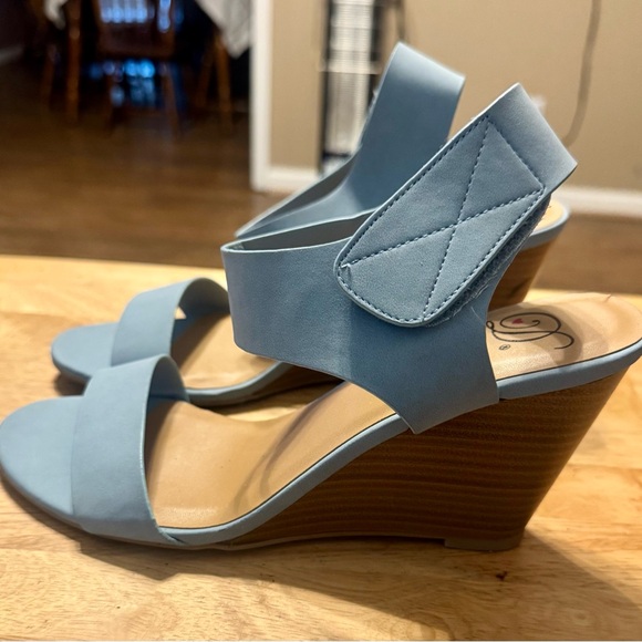 Delicious Light Blue Slingback Block Heel Sandals - Picture 2 of 3